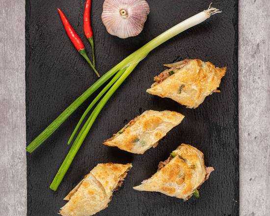Scallion Pancake with Beef 蔥花肥牛餅